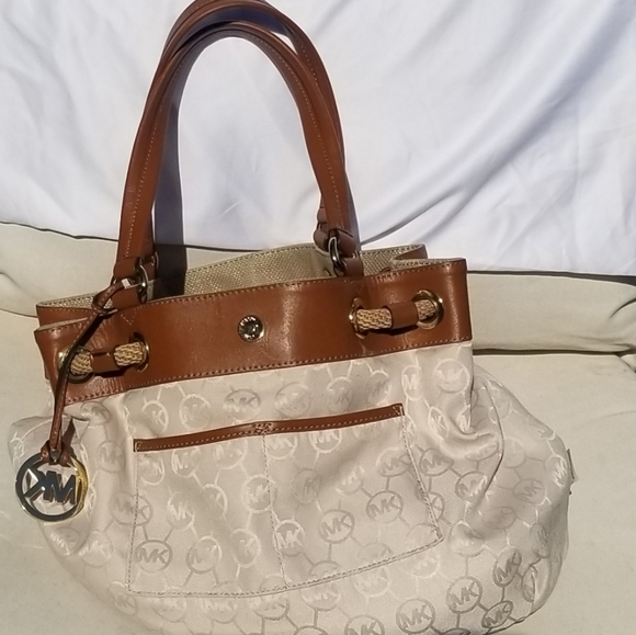 Michael Kors Large Marina Metallic Bag - Picture 10 of 13